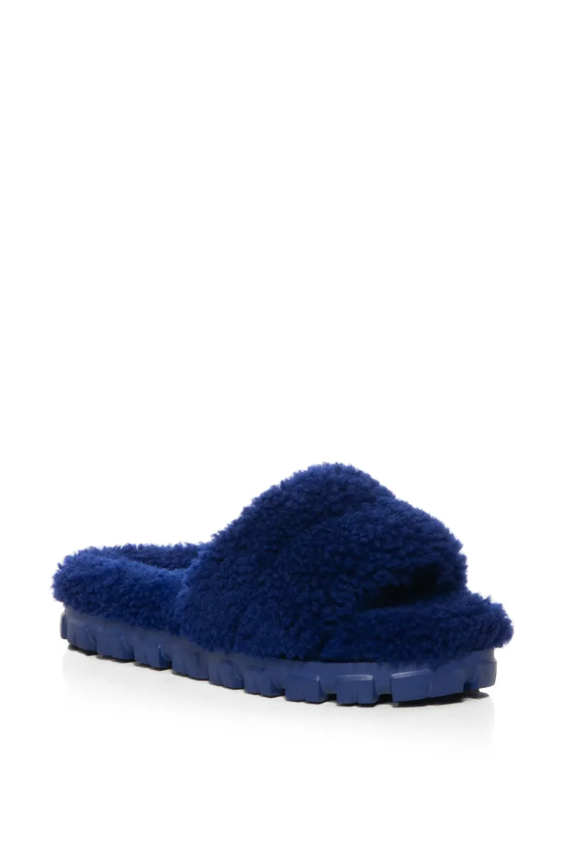 1130838 BLUE UGG FUR SLIPPERS