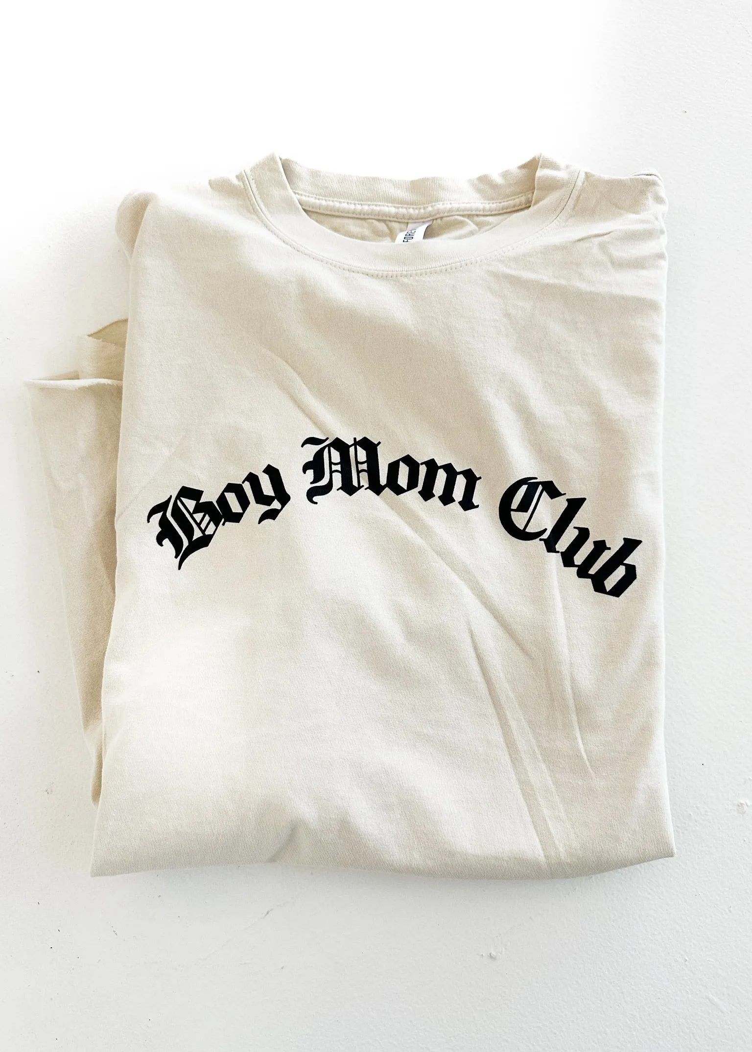 BOY MOM CLUB SIDE SLIT TEE