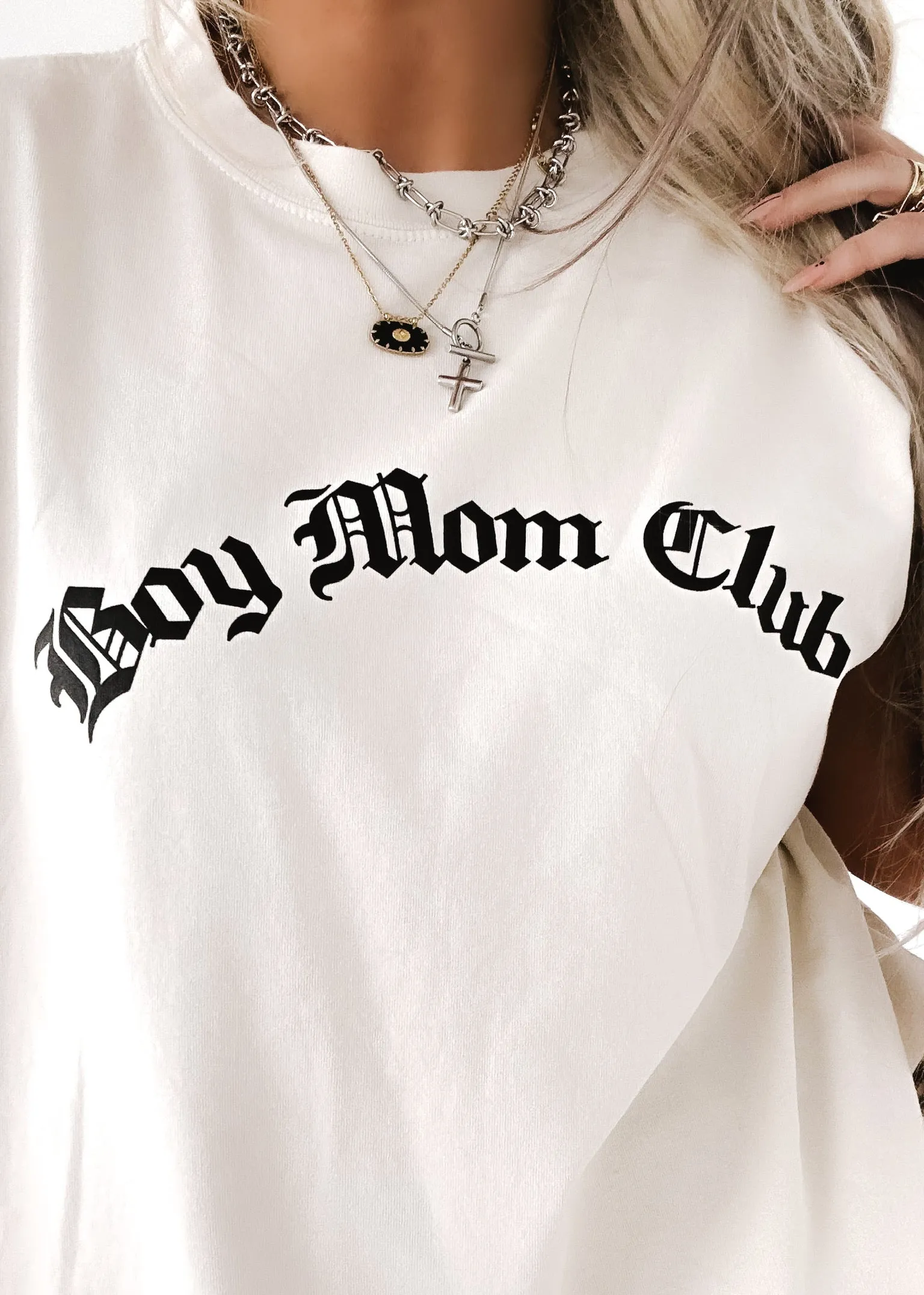 BOY MOM CLUB SIDE SLIT TEE