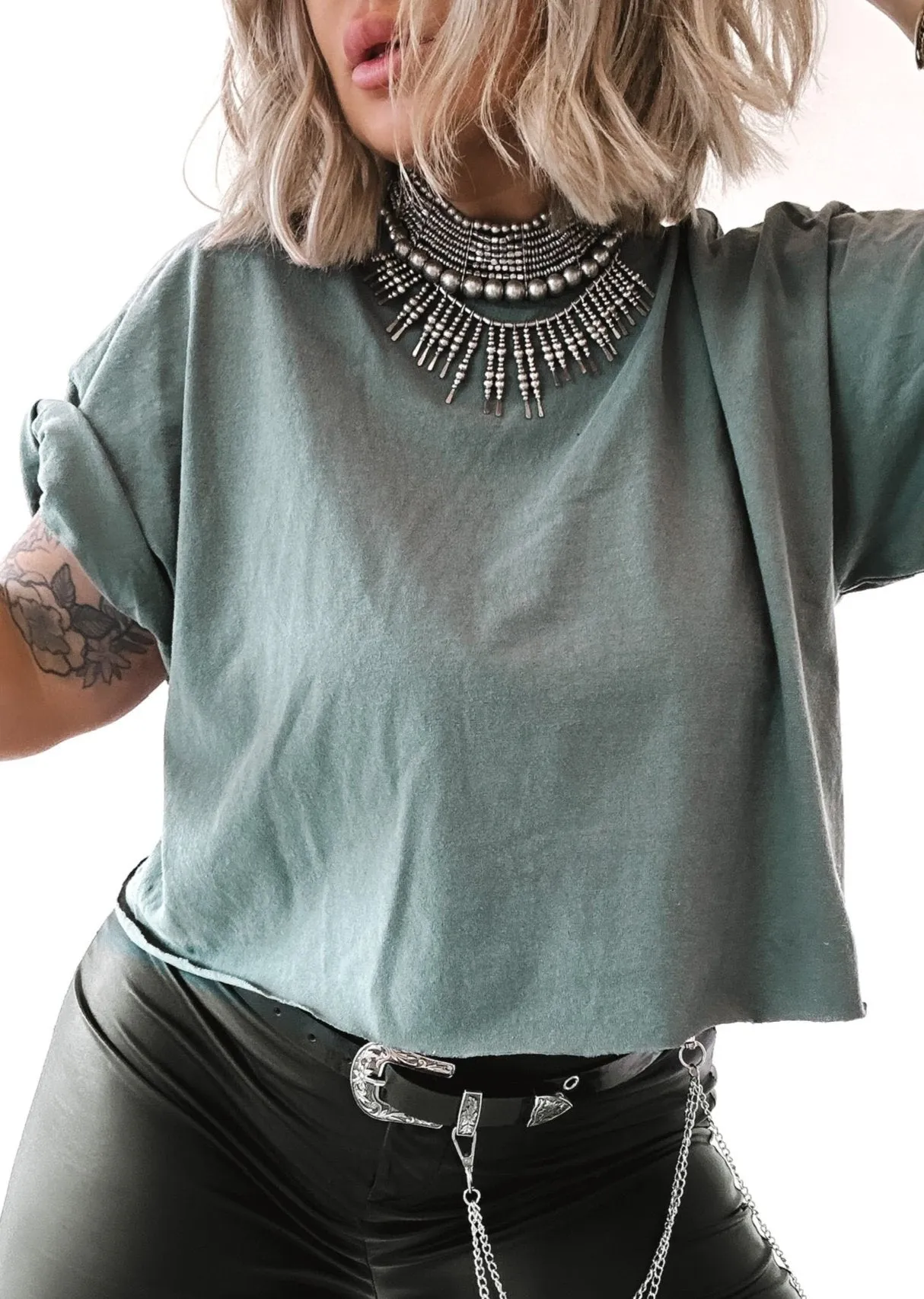 CROPPED PEBBY BASICS TEAL TEE