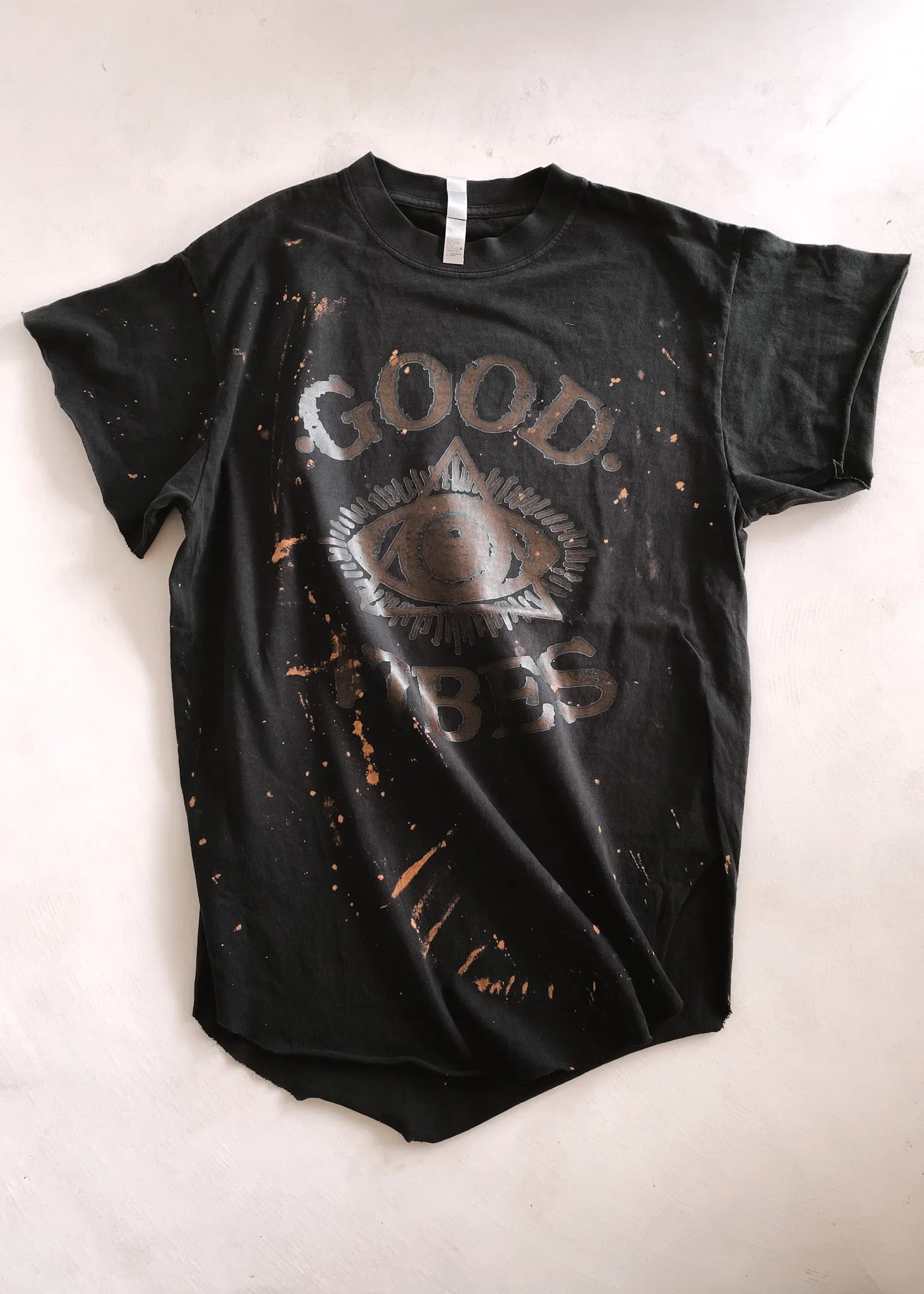 GOOD VIBES BLACKED & BLEACHED OUT SIDE SLIT TEE