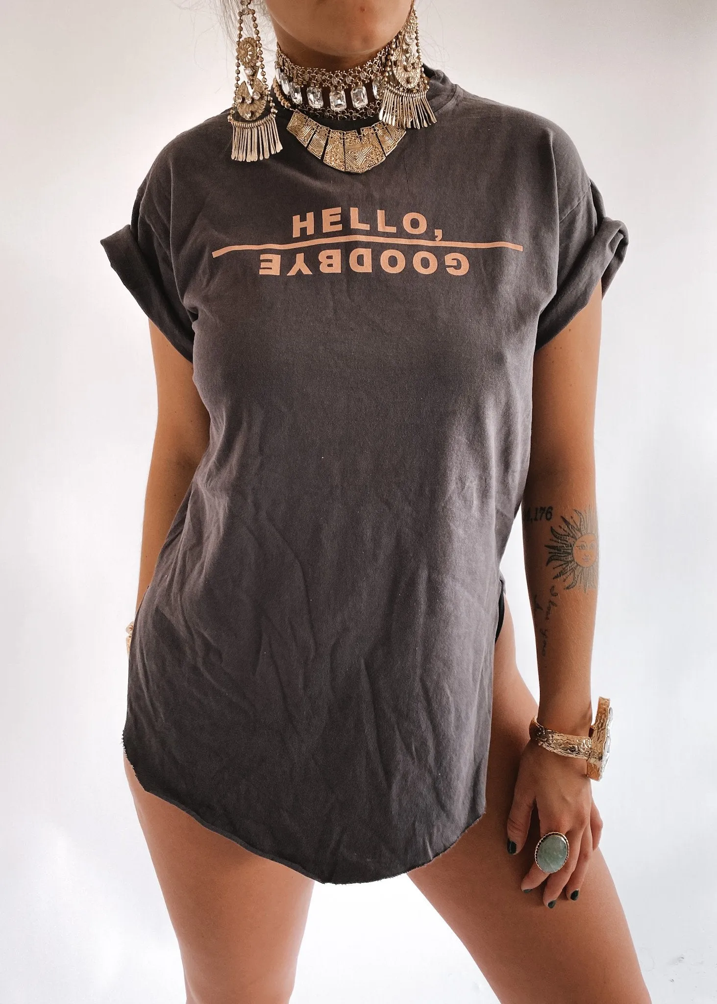 HELLO GOODBYE SIDE SLIT TEE