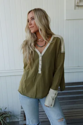 Kaomi Henley Top - Olive