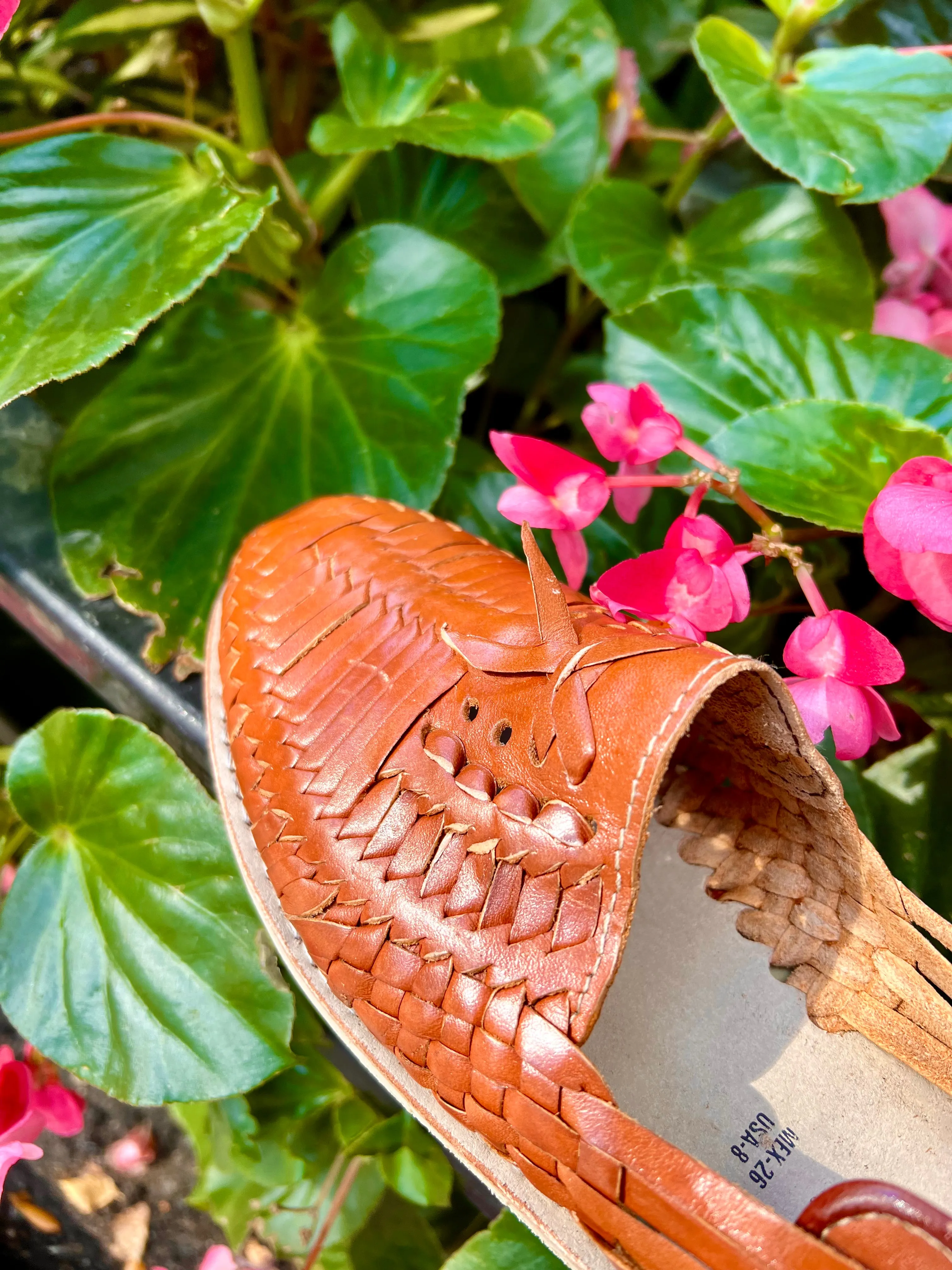 Men’s Mexican Huarache Sandals -- Natural Leather w/ bow