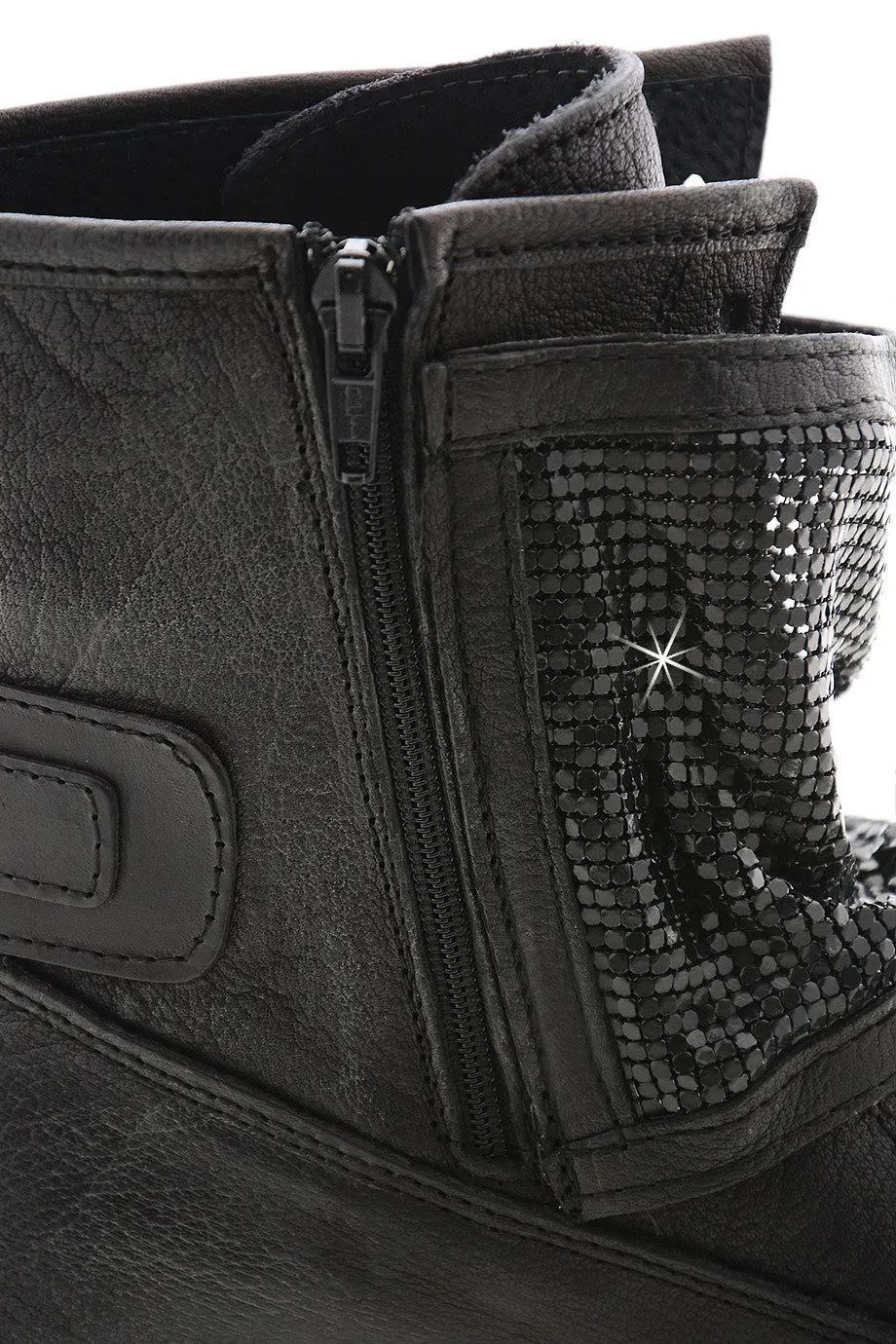 VERONIC Black Studded Boots